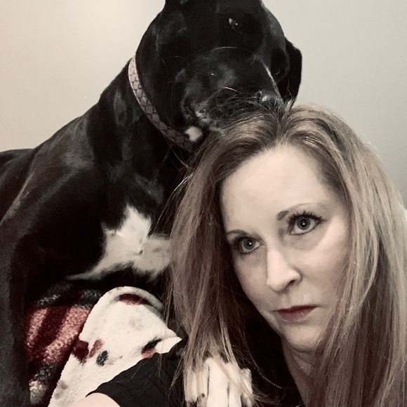 Meet your Posher, Erin & Hecate - Picture 3 of 16